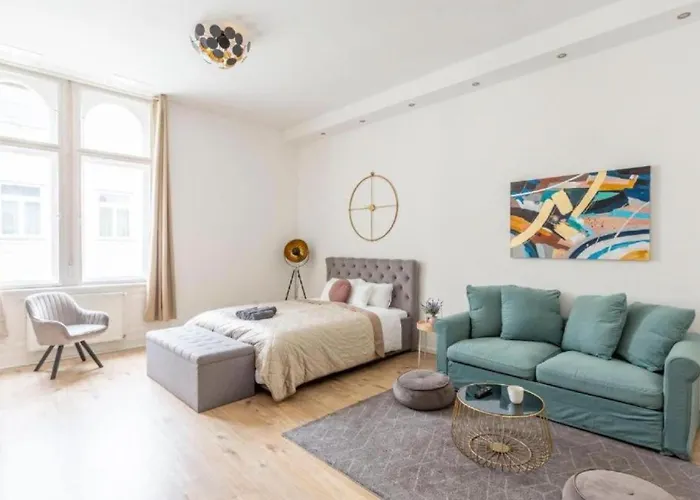 Exclusive Veres Palne Apartment By Cavaland New